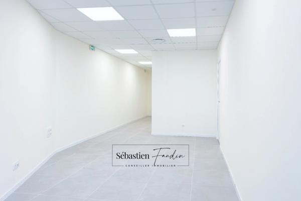Bureau à louer LA SEYNE SUR MER (83) – 42 M² – FORTE VISIBILITÉ – BUREAUX NEUFS – PMR – STATIONNEMENTS