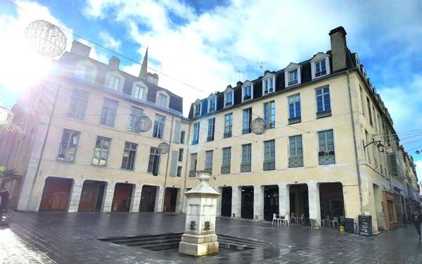 Immeuble à vendre    12 pièces • 410 m2 Pau