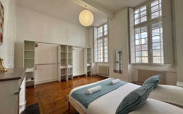 Immeuble à vendre    12 pièces • 410 m2 Pau