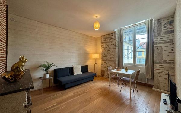 Immeuble à vendre    12 pièces • 410 m2 Pau