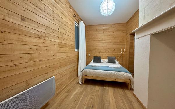 Immeuble à vendre    12 pièces • 410 m2 Pau