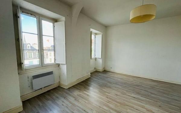 Immeuble à vendre    12 pièces • 410 m2 Pau