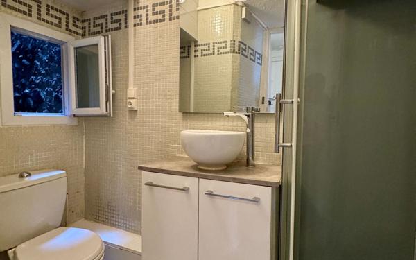 Immeuble à vendre    12 pièces • 410 m2 Pau