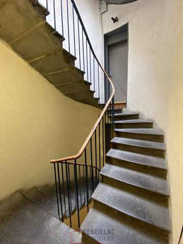 PLATEAU CENTRAL : studio vendu avec locataire en place