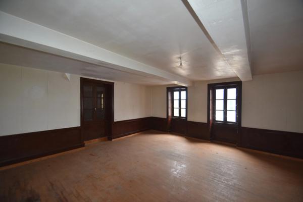 Immeuble de 320 m² - CHENAY LE CHATEL - Proche Marcigny