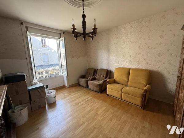 A VENDRE APPATEMENT DE TYPE III A RENOVER HYPER CENTRE PARAME 