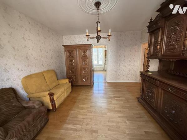 A VENDRE APPATEMENT DE TYPE III A RENOVER HYPER CENTRE PARAME 