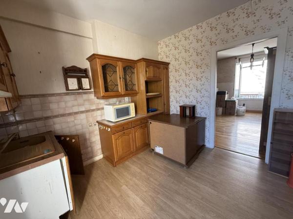 A VENDRE APPATEMENT DE TYPE III A RENOVER HYPER CENTRE PARAME 