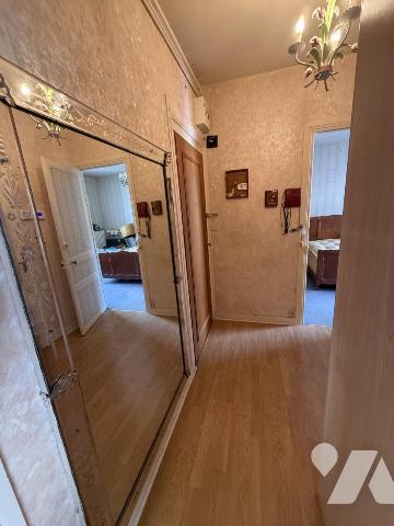 A VENDRE APPATEMENT DE TYPE III A RENOVER HYPER CENTRE PARAME 