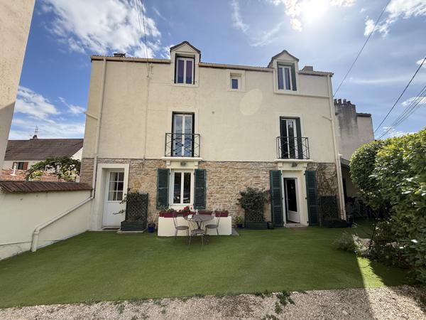 MAISON DE VILLE