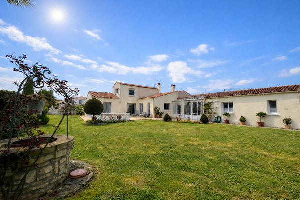 FOURAS MAISON + DEPENDANCE GARAGE ATELIER ET JARDIN  Fouras