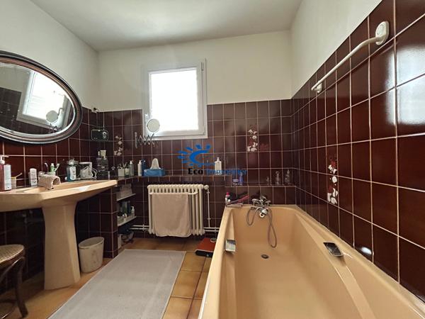 FOURAS MAISON + DEPENDANCE GARAGE ATELIER ET JARDIN  Fouras