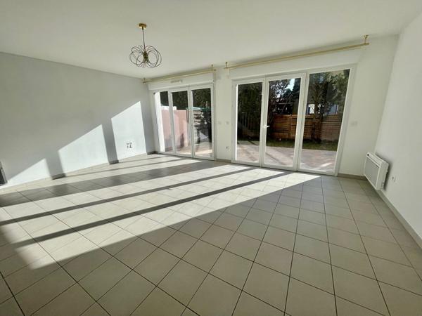 A louer, Salon de Provence, maison 104,14 m2, 3 chambres, garage, jardin