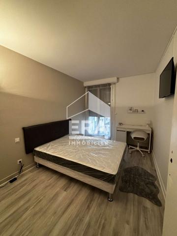 PAU - Location meublée - Appartement T4 de 90 m² avec balcon entièrement renové