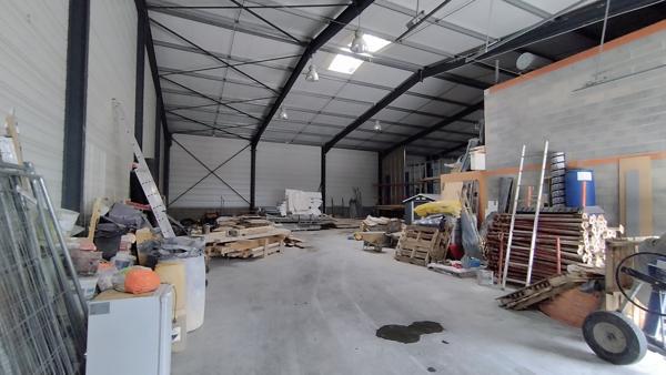 Entrepôt - garage grande capacité 330m2