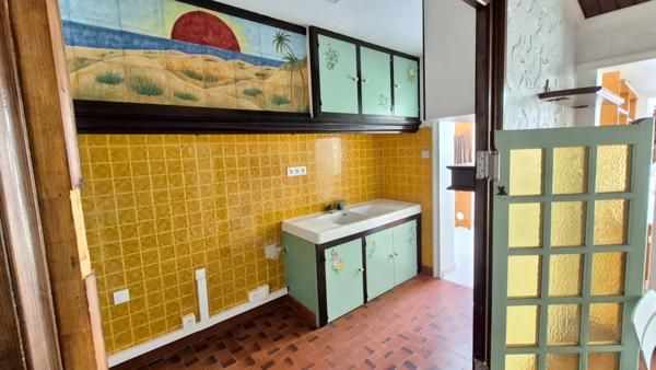 IMMEUBLE 180 M2 AIGUES MORTES