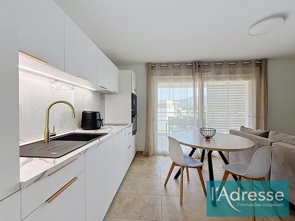 Appartement 2 pièces Dernier étage Résidence récente Vue dégagée et prestations de qualité