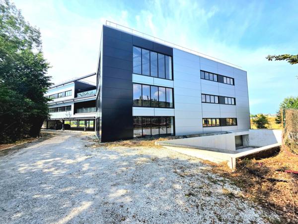 MUR COMMERCIAUX 2500 M2 +5000 M2 TERRAINS