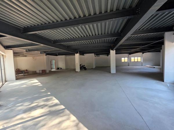 MUR COMMERCIAUX 2500 M2 +5000 M2 TERRAINS