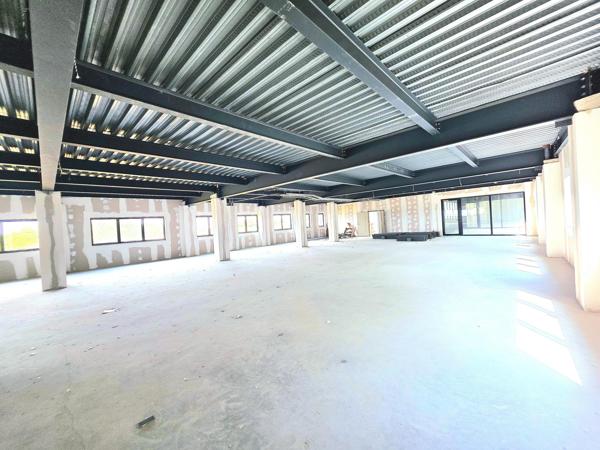 MUR COMMERCIAUX 2500 M2 +5000 M2 TERRAINS