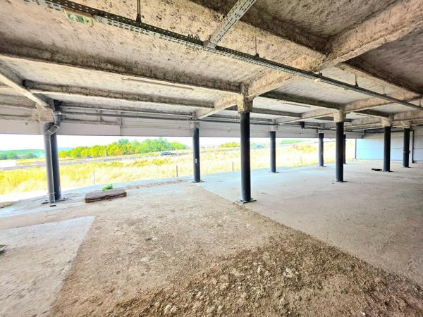 MUR COMMERCIAUX 2500 M2 +5000 M2 TERRAINS