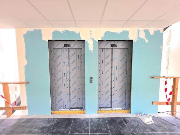 MUR COMMERCIAUX 2500 M2 +5000 M2 TERRAINS