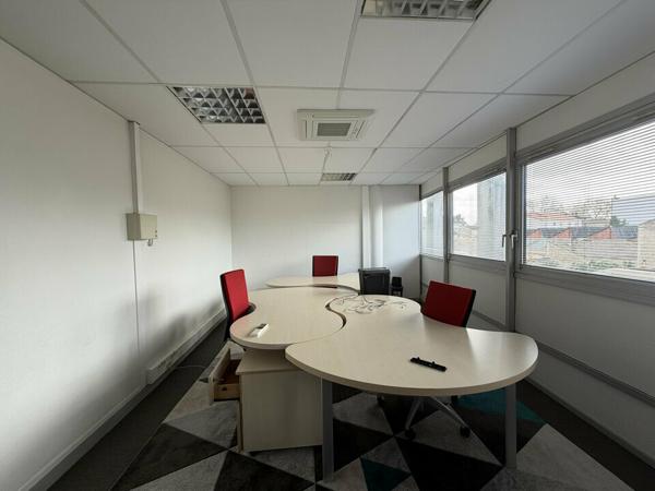 BUREAUX CLÉS EN MAIN À PROXIMITÉ IMMÉDIATE DU CENTRE-VILLE