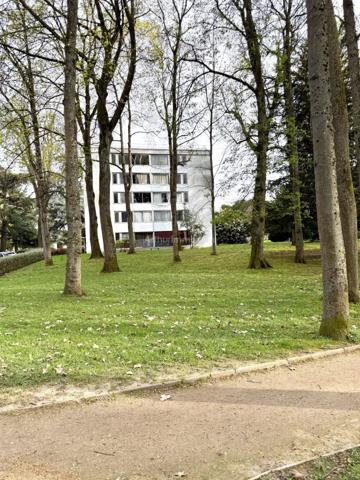 Vente                                                      Appartement
                        
                     4 pièces                      77 m2                     à Boussy-Saint-Antoine