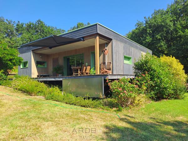 Maison bioclimatique à ossature bois, piscine biologique, gîte indépendant et panneaux solaires