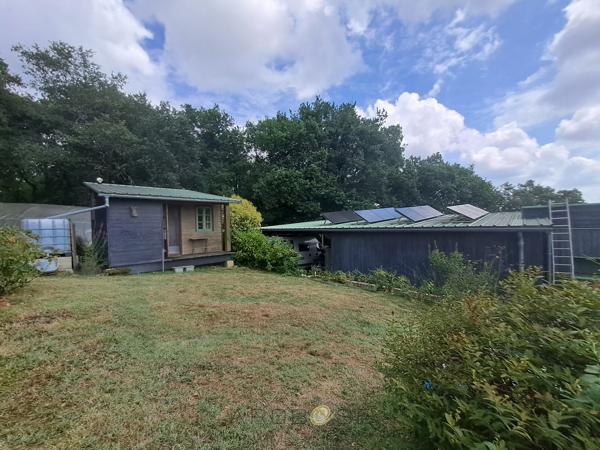 Maison bioclimatique à ossature bois, piscine biologique, gîte indépendant et panneaux solaires