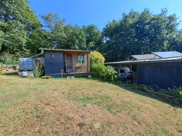 Maison bioclimatique à ossature bois, piscine biologique, gîte indépendant et panneaux solaires