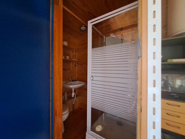 Maison bioclimatique à ossature bois, piscine biologique, gîte indépendant et panneaux solaires