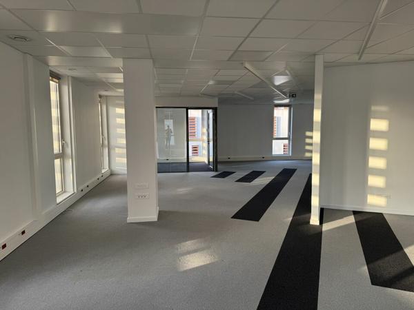 TOURS NORD BUREAUX A LOUER 227 M² 5 PARKINGS