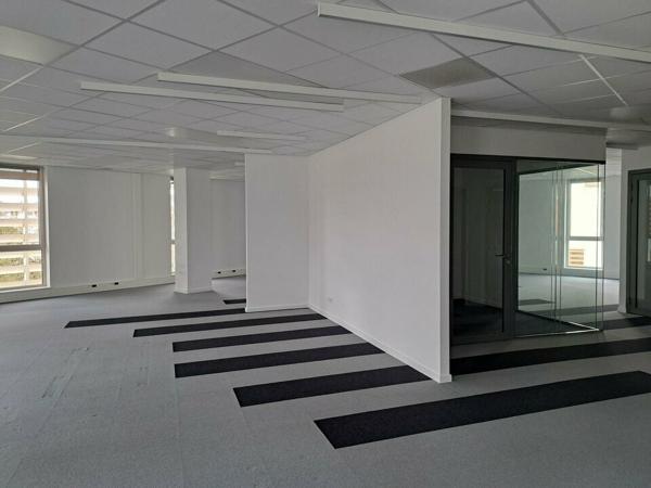 TOURS NORD BUREAUX A LOUER 227 M² 5 PARKINGS