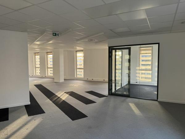 TOURS NORD BUREAUX A LOUER 227 M² 5 PARKINGS