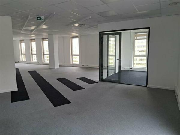 TOURS NORD BUREAUX A LOUER 227 M² 5 PARKINGS