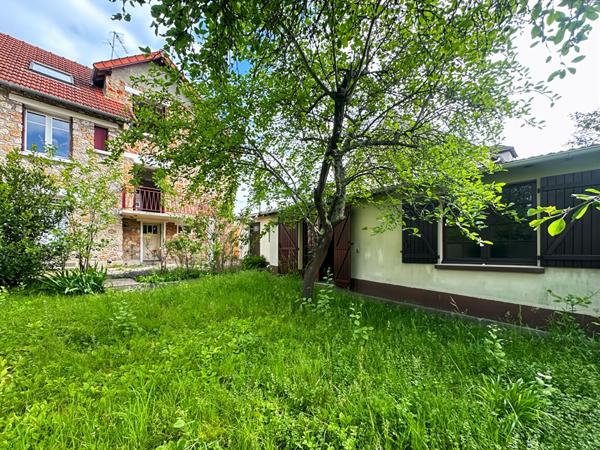 Maison meulière ,Quartier résidentiel calme , Proche RER B, Garage, Sous-sol total.