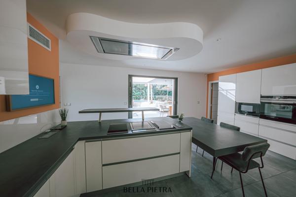 Castries (34160) Propriété 10 pièces de 400m²