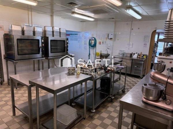 LABORATOIRE CULINAIRE TRAITEUR 150 M2 VITRINE 12 METRES EXTRACTION 400 LEVALLOIS PERRET CENTRE