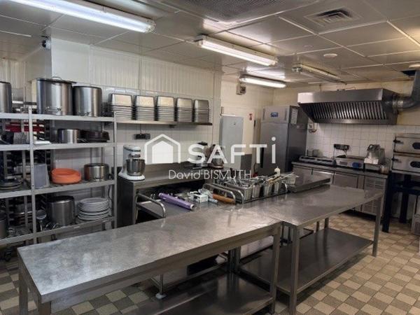 LABORATOIRE CULINAIRE TRAITEUR 150 M2 VITRINE 12 METRES EXTRACTION 400 LEVALLOIS PERRET CENTRE