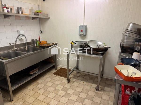 LABORATOIRE CULINAIRE TRAITEUR 150 M2 VITRINE 12 METRES EXTRACTION 400 LEVALLOIS PERRET CENTRE