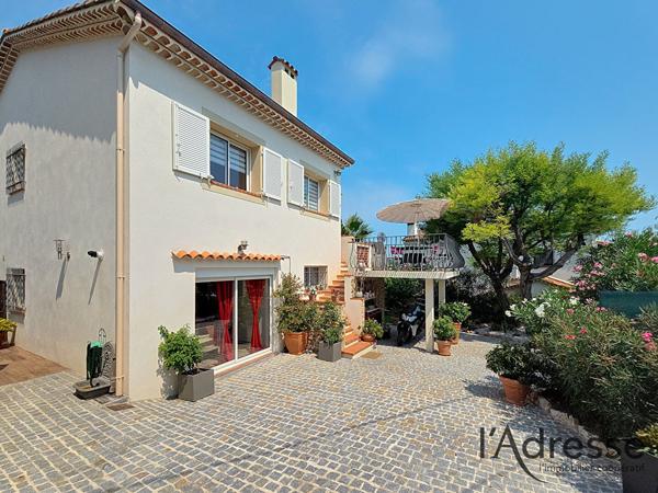 MAGNIFIQUE VILLA RENOVEE 130 M² MANDELIEU