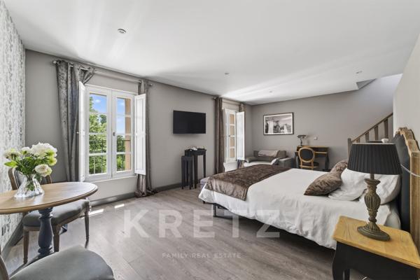 Château historique à vendre en Provence – Domaine de prestige de 1 300m² sur 18 ha avec gîtes, pisci