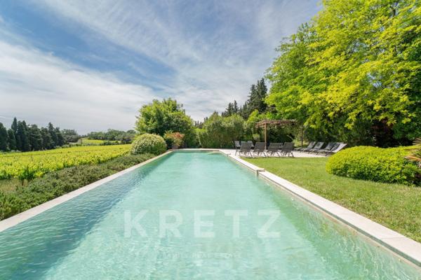Château historique à vendre en Provence – Domaine de prestige de 1 300m² sur 18 ha avec gîtes, pisci