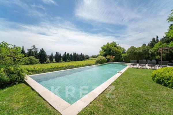 Château historique à vendre en Provence – Domaine de prestige de 1 300m² sur 18 ha avec gîtes, pisci