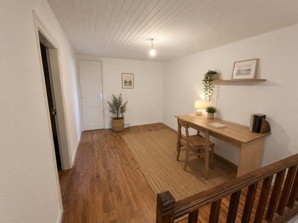 Maison d'habitation en pierre apparentes habitable de suite de 77 m2 +25m2