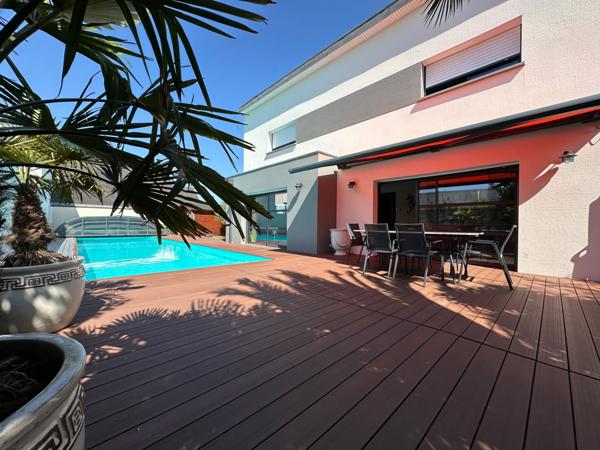 MAISON MODERNE de 2017 – 4 chambres, bureau ,piscine
