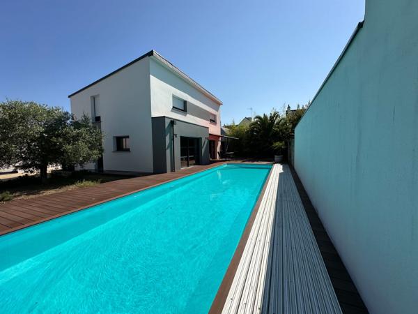 MAISON MODERNE de 2017 – 4 chambres, bureau ,piscine