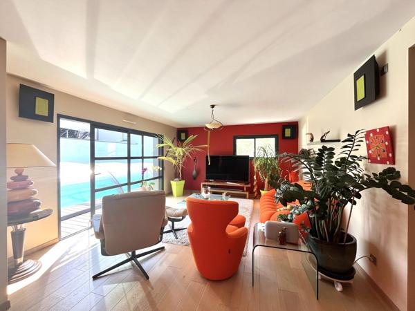 MAISON MODERNE de 2017 – 4 chambres, bureau ,piscine