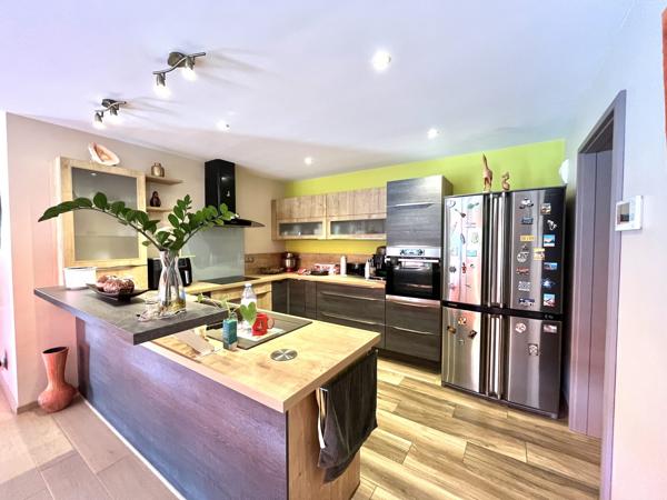 MAISON MODERNE de 2017 – 4 chambres, bureau ,piscine